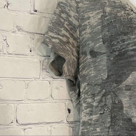 Black & Gray Rose T-shirt Large - Picture 4 of 8